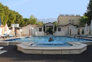 מלון קיירניה The Pine Bay Club מראה חיצוני תמונה