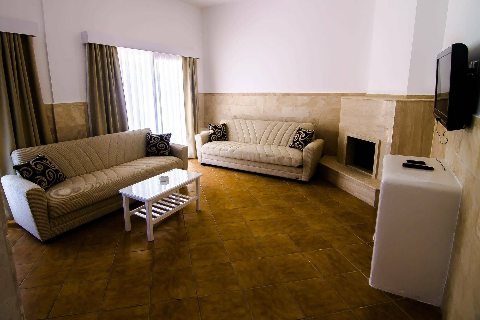 מלון קיירניה The Pine Bay Club מראה חיצוני תמונה